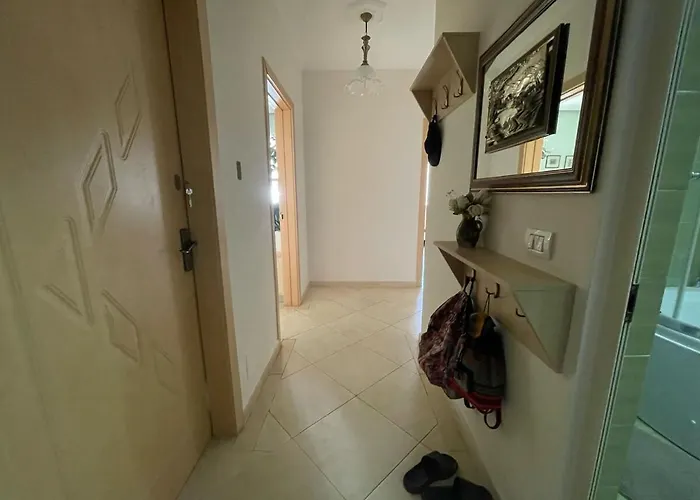 Lovenest Dajti 公寓 *